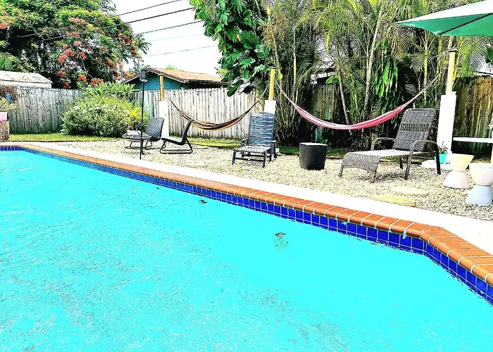 Pool House Resort Heated Swimming Pool Family Getaway