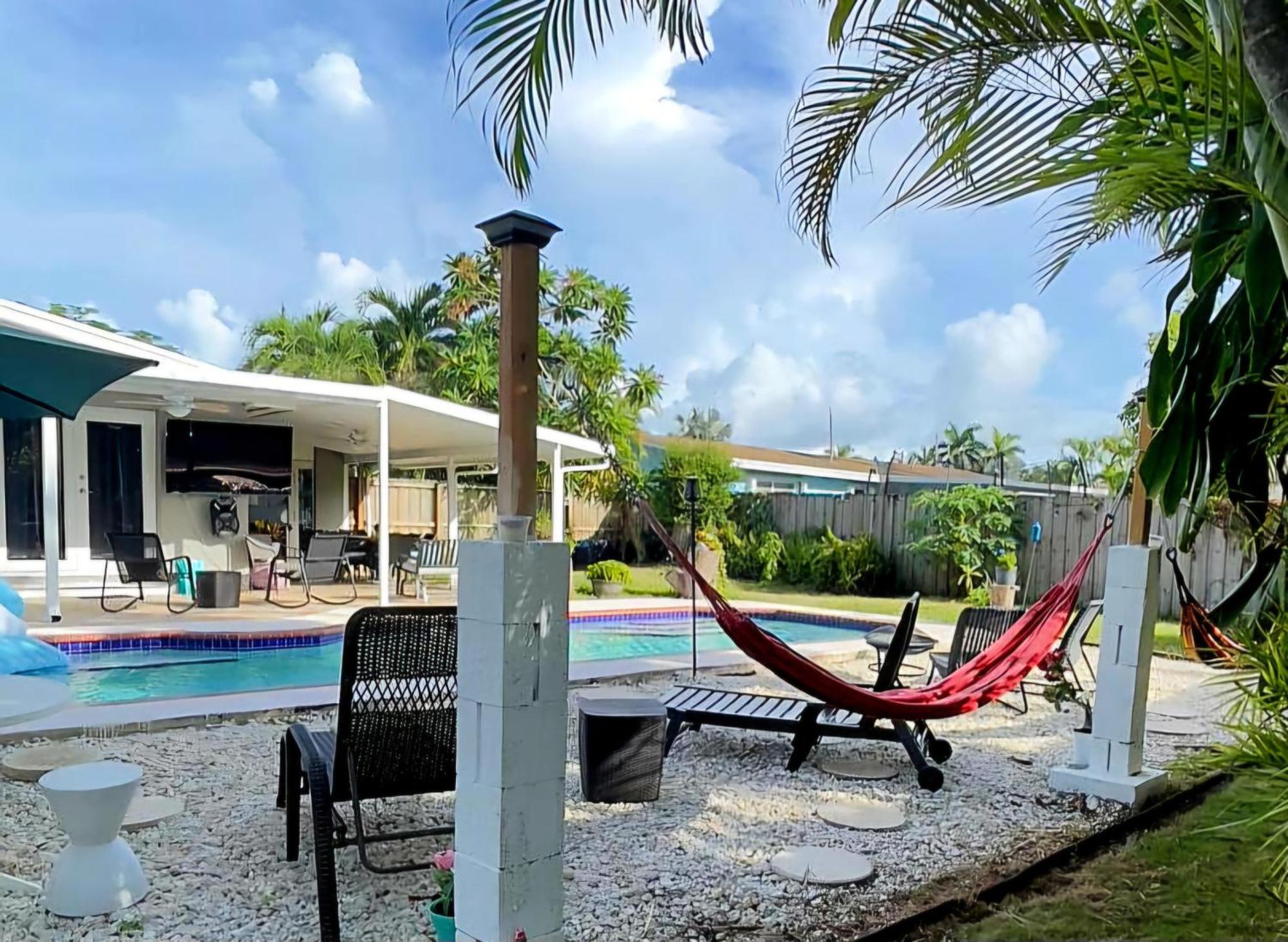 Holiday home Pool House Heated Swimming Pool Family Getaway *