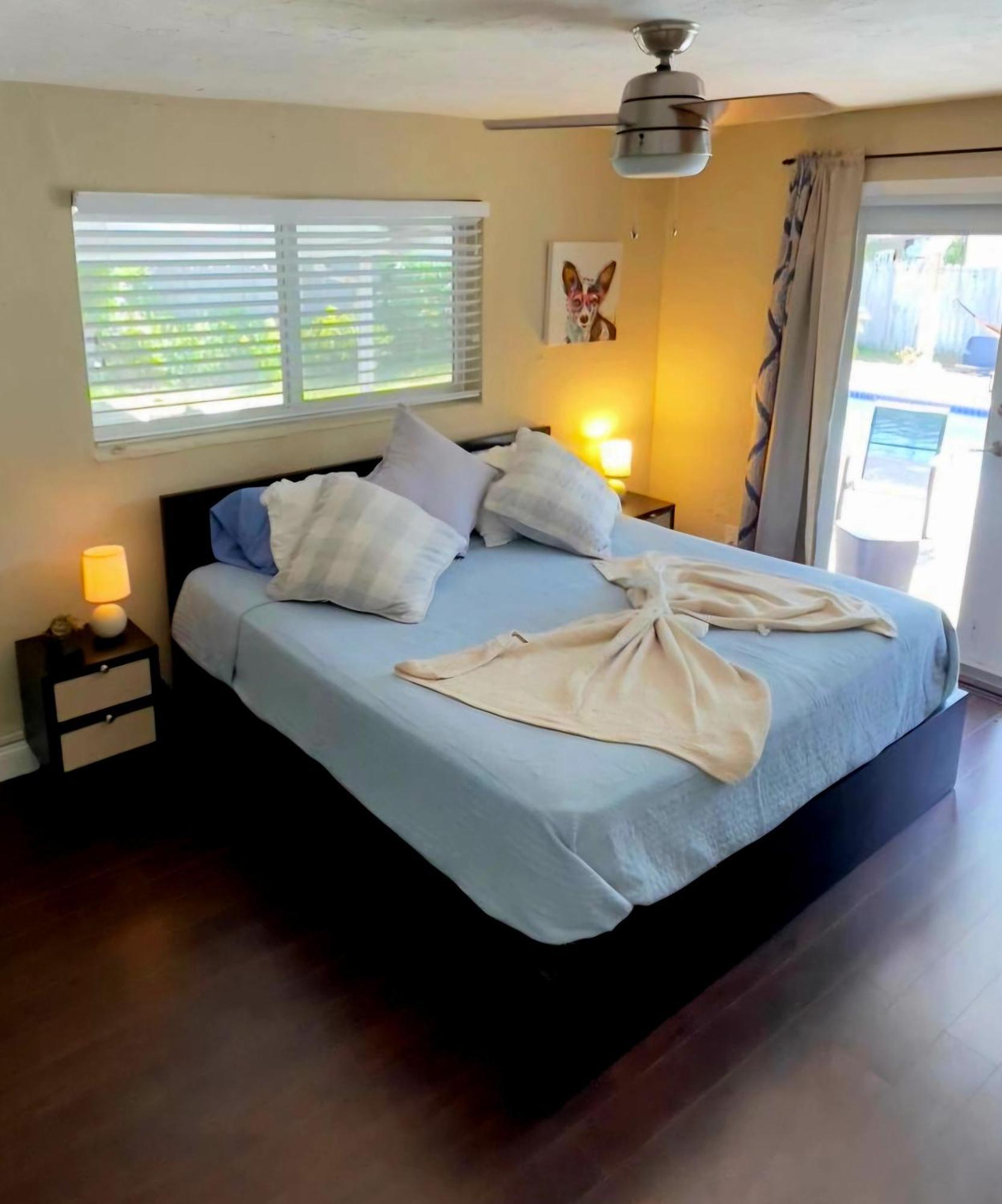 Pool House Heated Swimming Pool Family Getaway Holiday home Cutler Bay