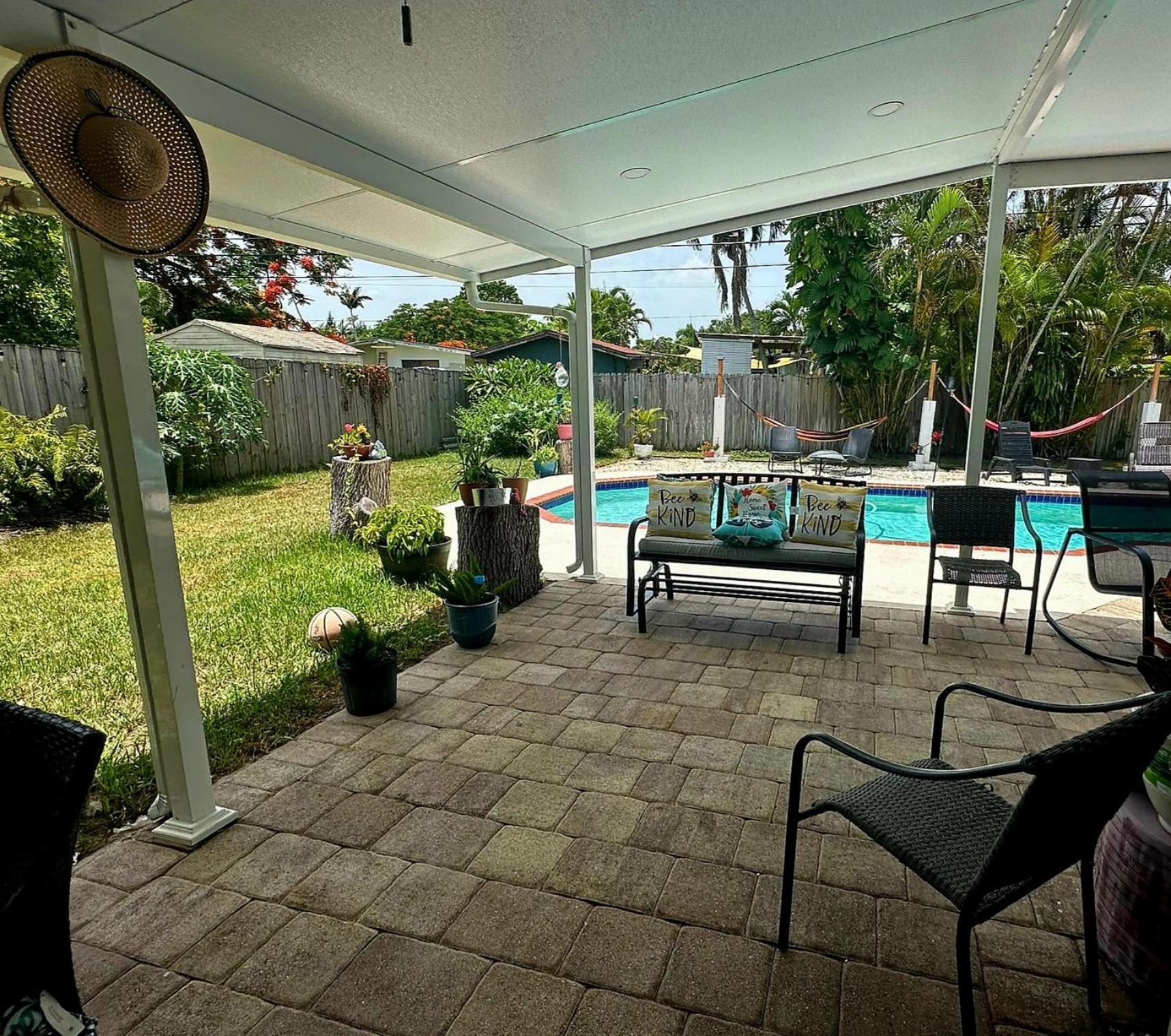 Pool House Heated Swimming Pool Family Getaway Holiday home
