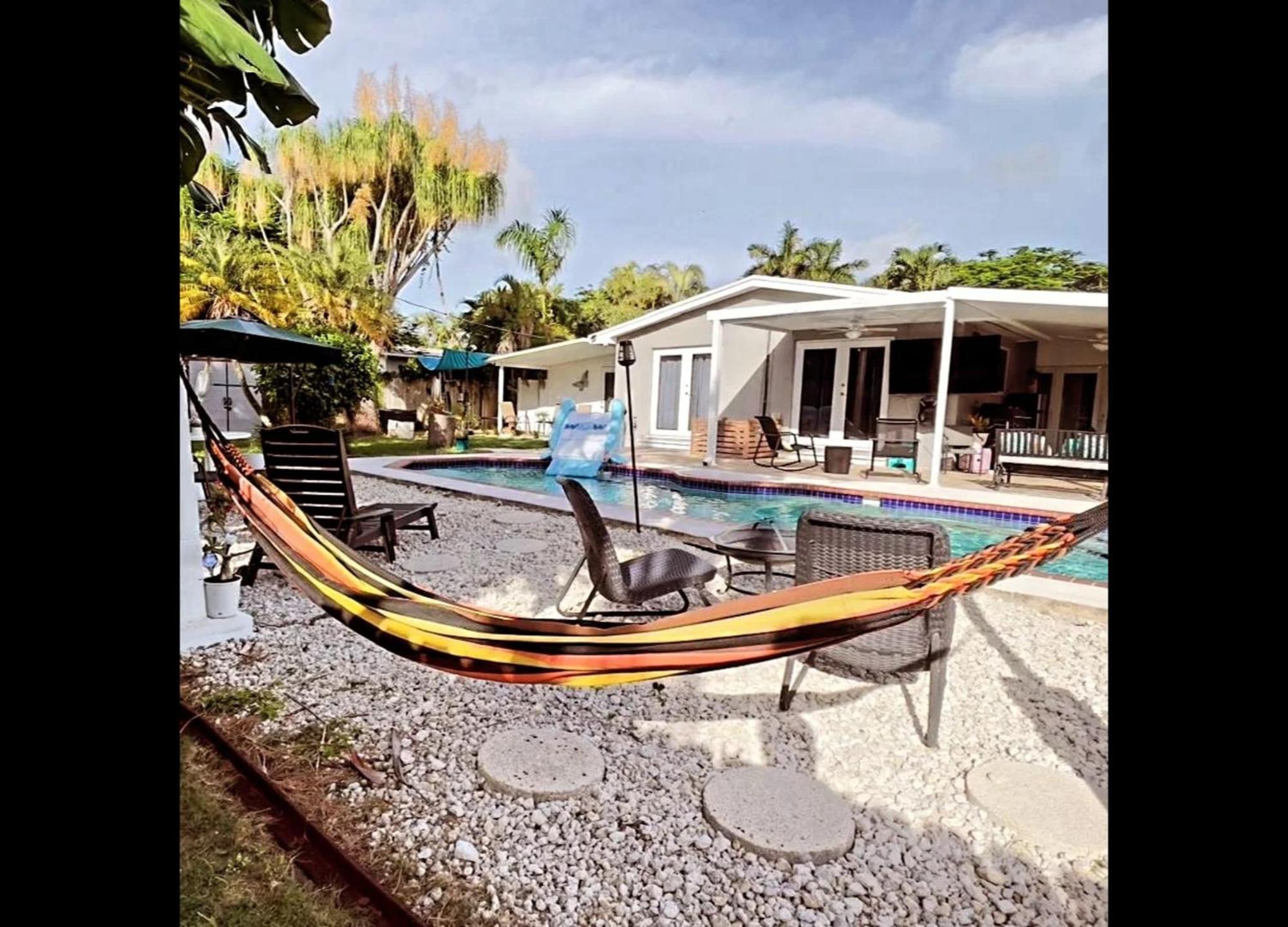 Pool House Heated Swimming Pool Family Getaway Holiday home Cutler Bay