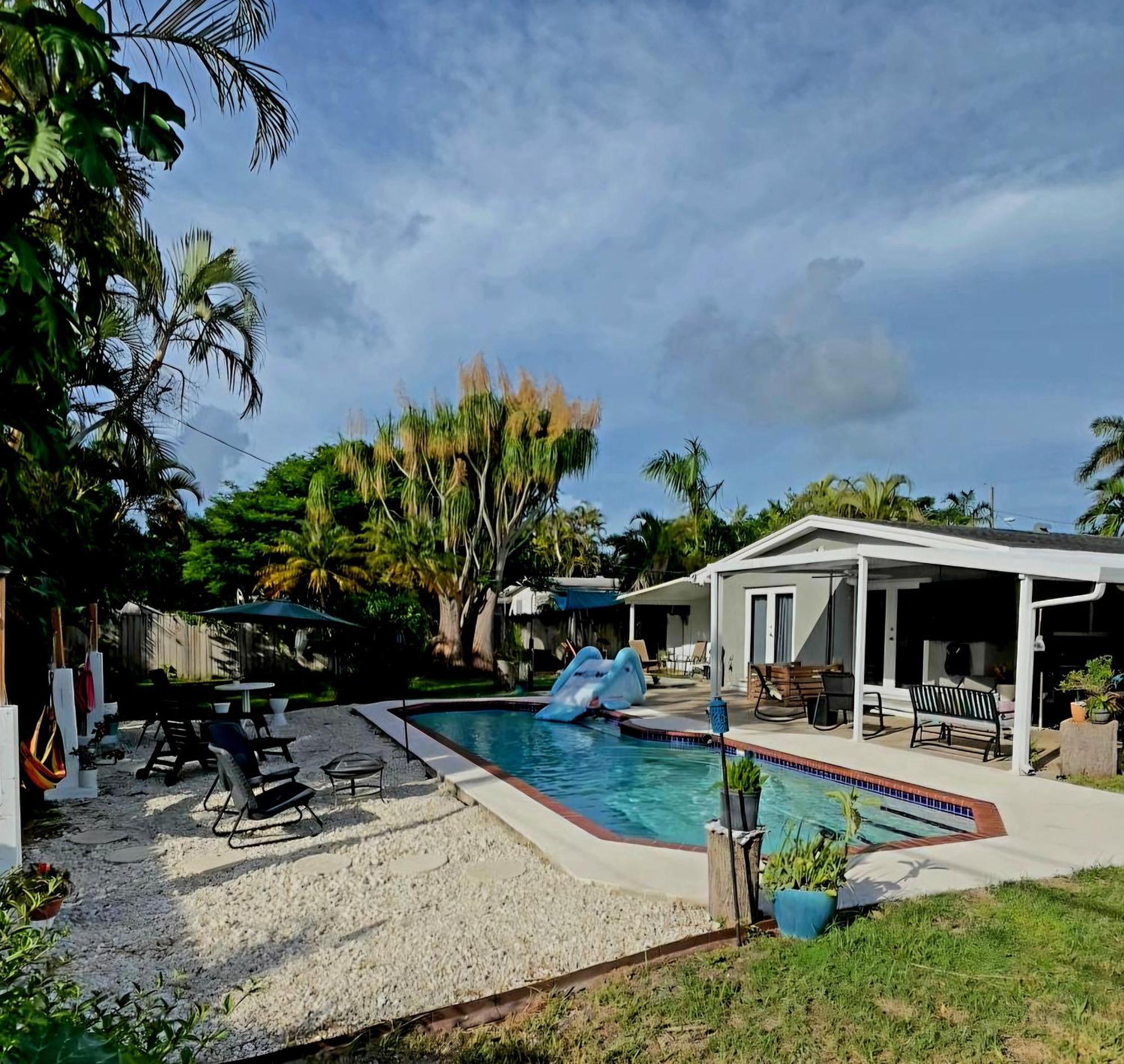 Holiday home Pool House Heated Swimming Pool Family Getaway