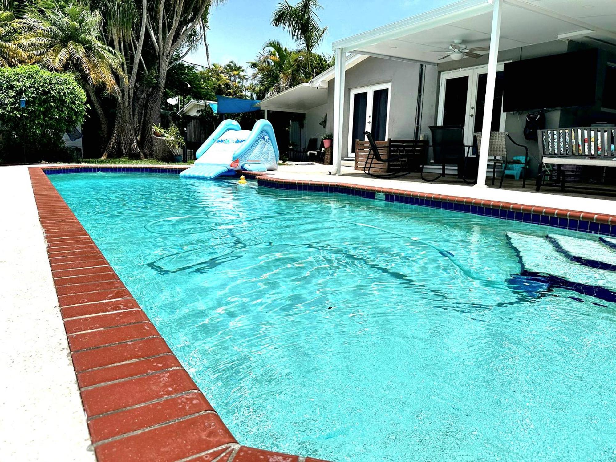 Pool House Heated Swimming Pool Family Getaway Holiday home